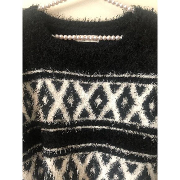 Abercrombie Kids Girls Size Medium Black White Fuzzy Soft Sweater Cropped - Picture 2 of 4